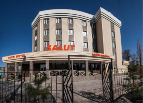 Salut Hotel